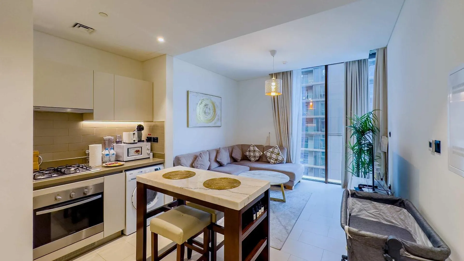 Prime Location - Modern 1Br Design - High Floor Lejlighed Dubai