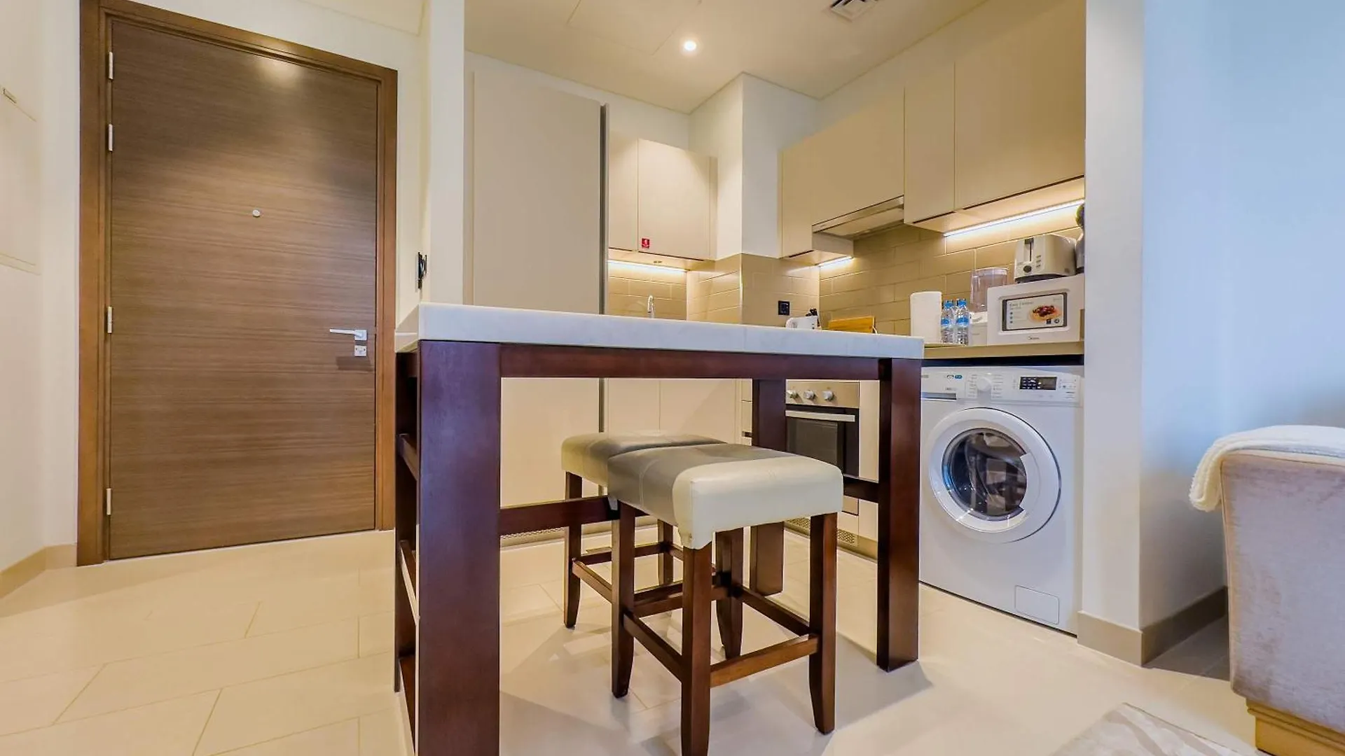 Prime Location - Modern 1Br Design - High Floor Apartment Dubai