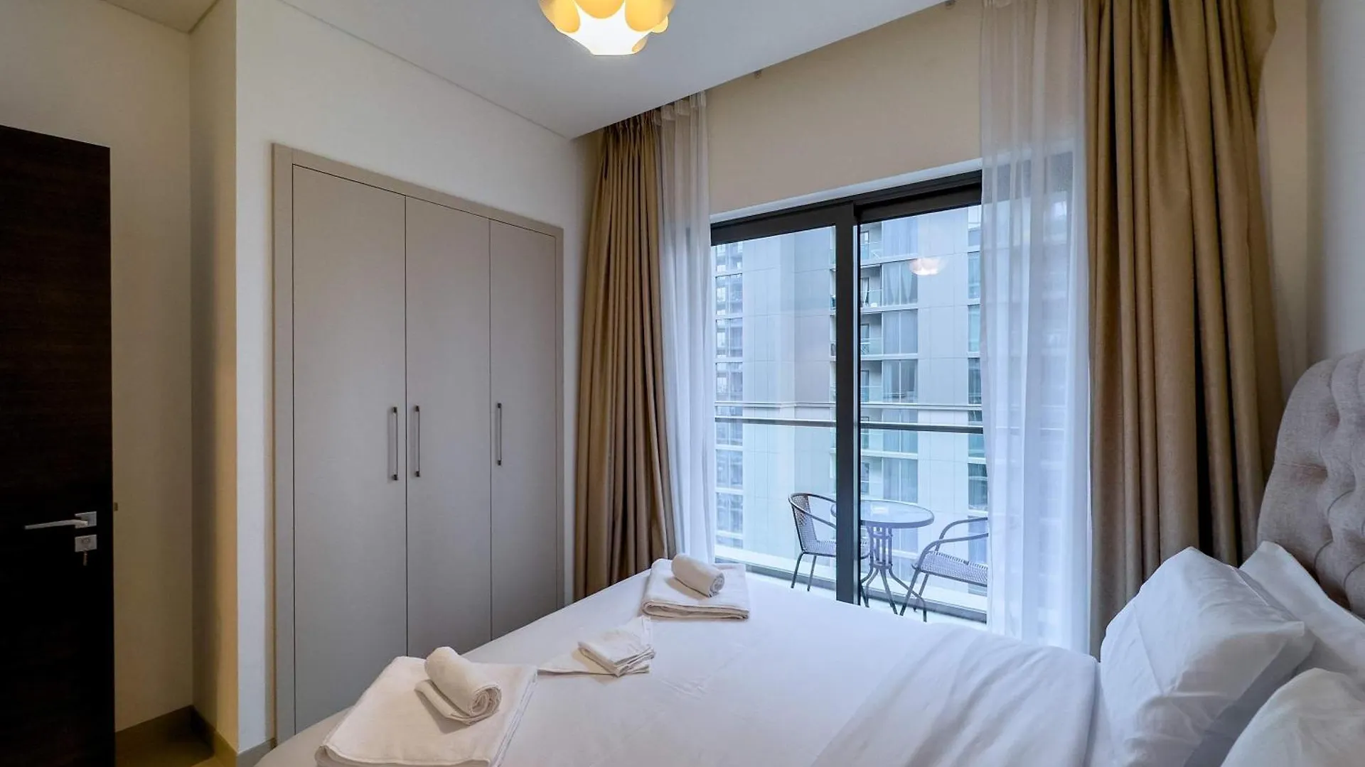 Prime Location - Modern 1Br Design - High Floor Apartment Dubai