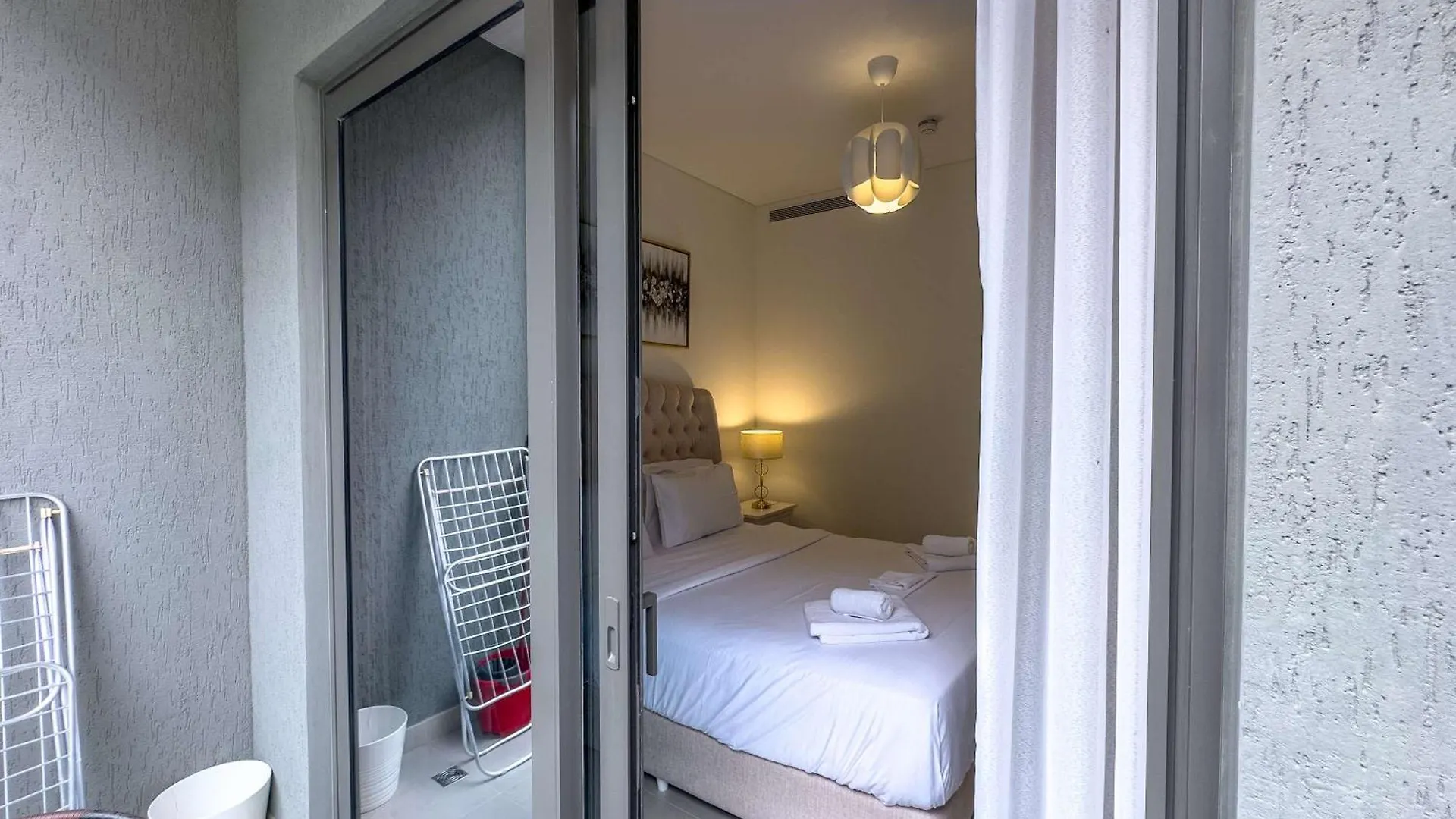Prime Location - Modern 1Br Design - High Floor Apartment Dubai
